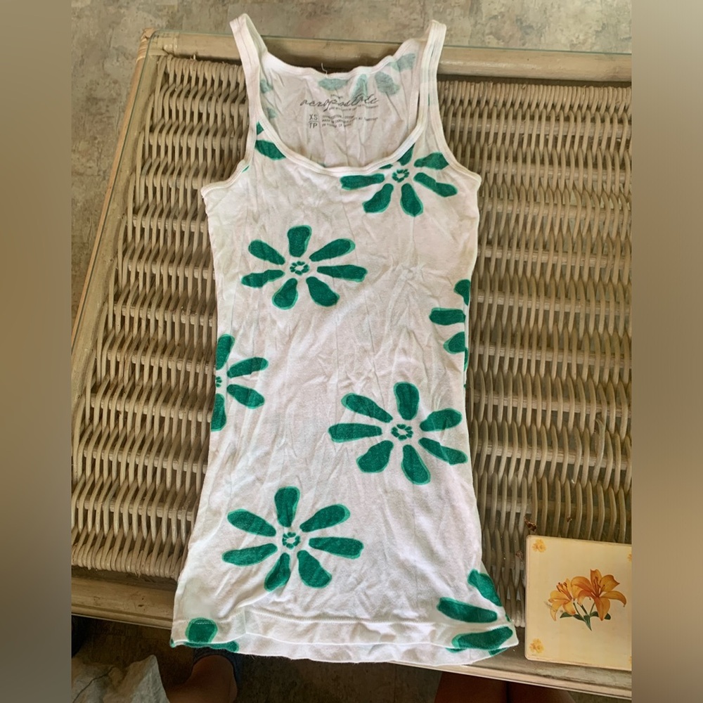 green and white aeropostale tank